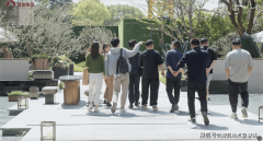 率达318%